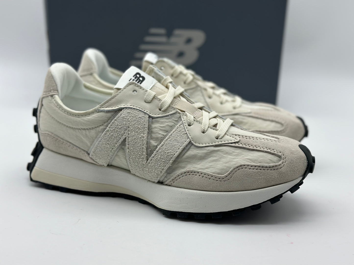 NEW BALANCE
Baskets 327 Off White