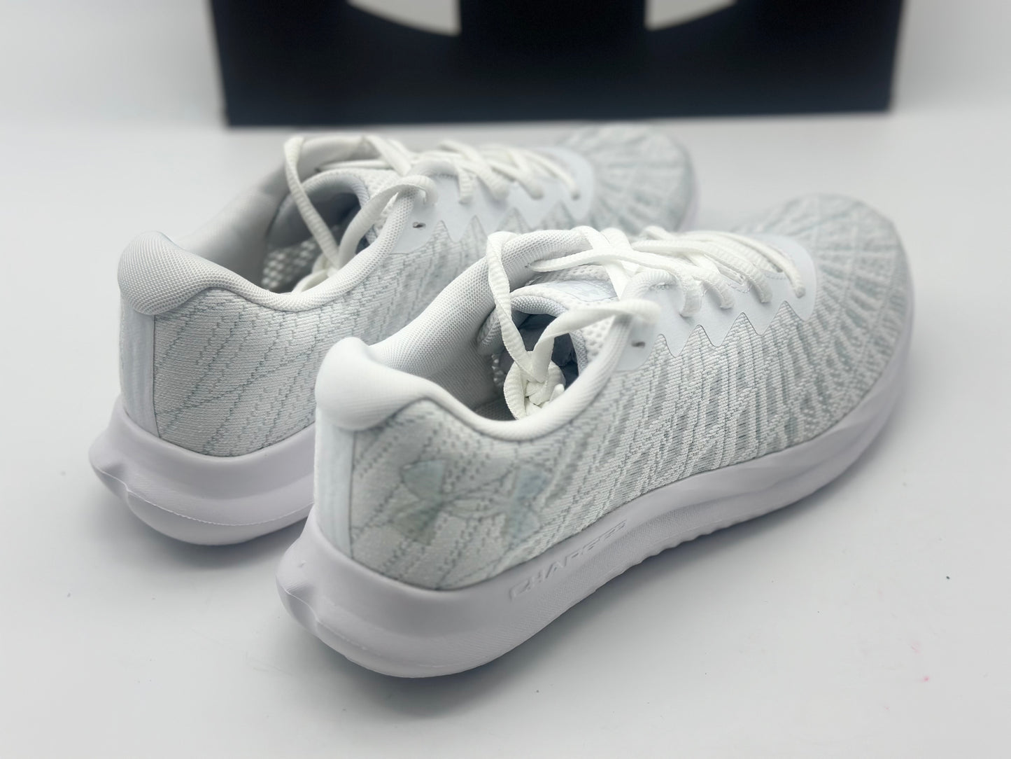 Under Armour Femme UNDER ARMOUR Rembourrage visuel
Tailles 38- 38,5- 39- 41 neuf