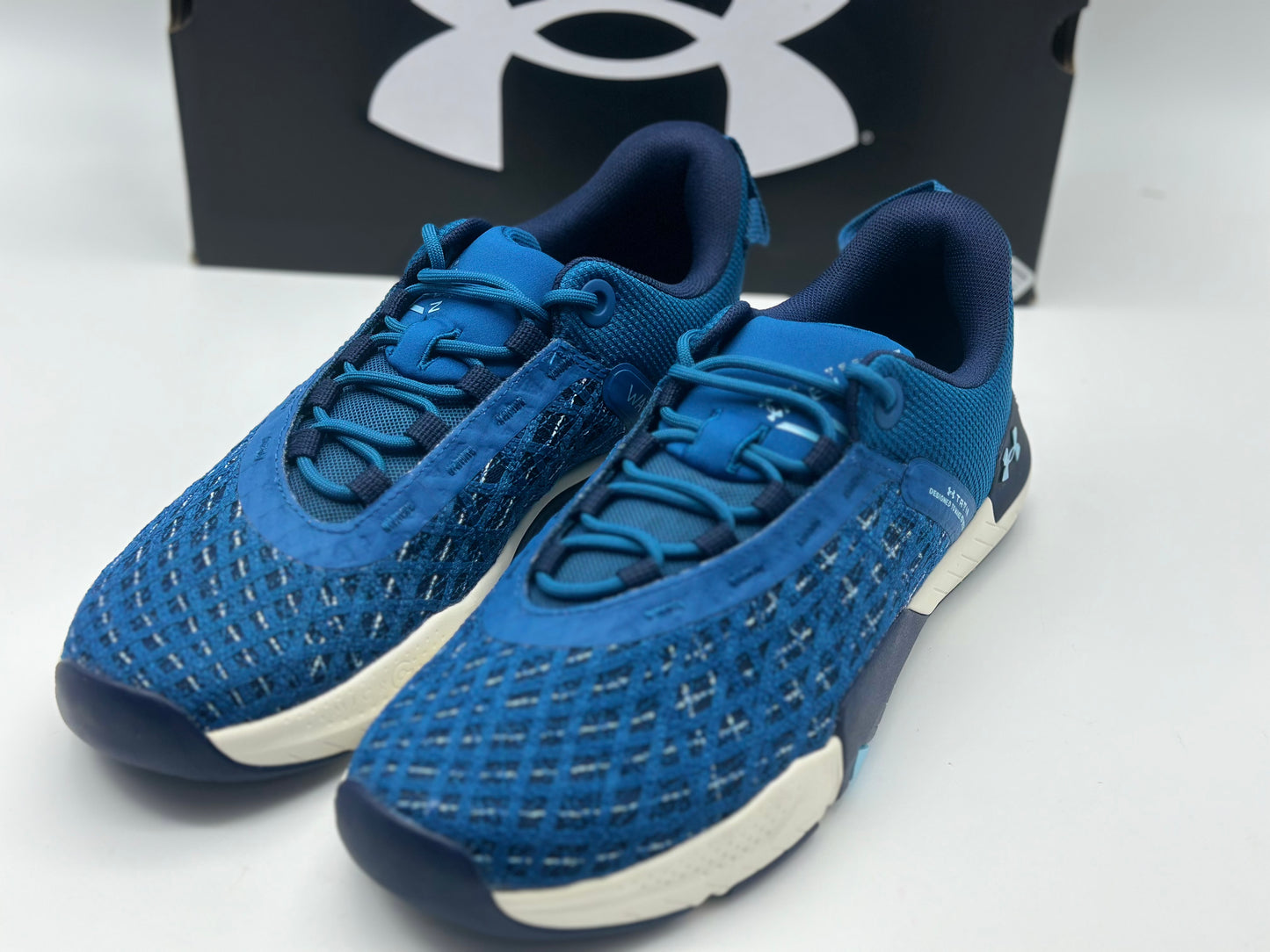 Chaussure de training UA TriBase pour homme neuves et authentique taille 43