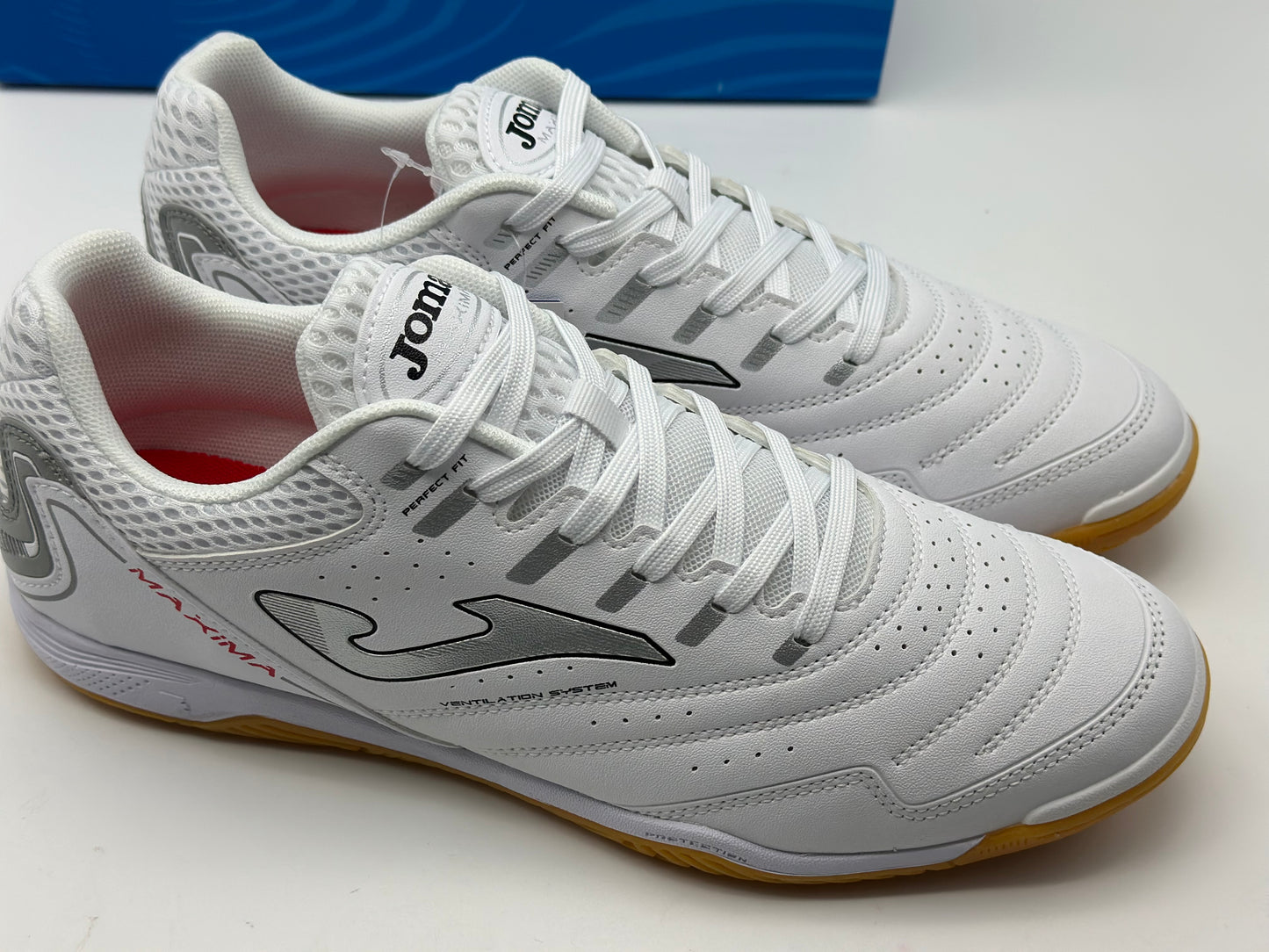 CHAUSSURES FUTSAL BLANC taille 43,5