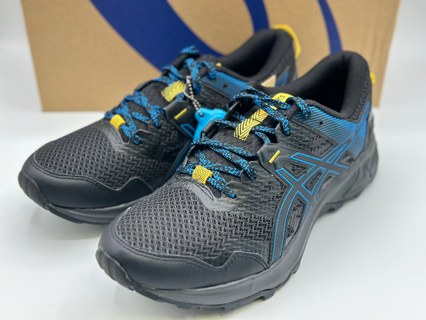 Baskets de trail ASICS neuves et authentique