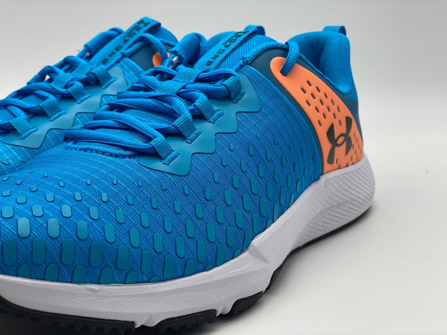 Chaussures d'entraînement UA pour hommes neuves et authentique taille 44