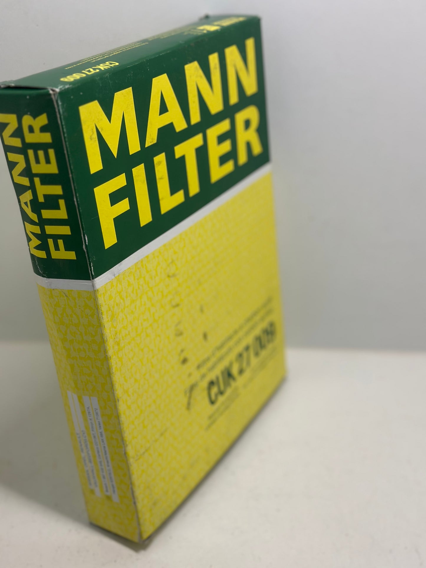 MANN-FILTER CUK 27 009 Filtre d'habitacle
Filtre à charbon actif, 263 mm x 195 mm x 38 mm
Réf.: CUK 27 009
EAN: 4011558064792