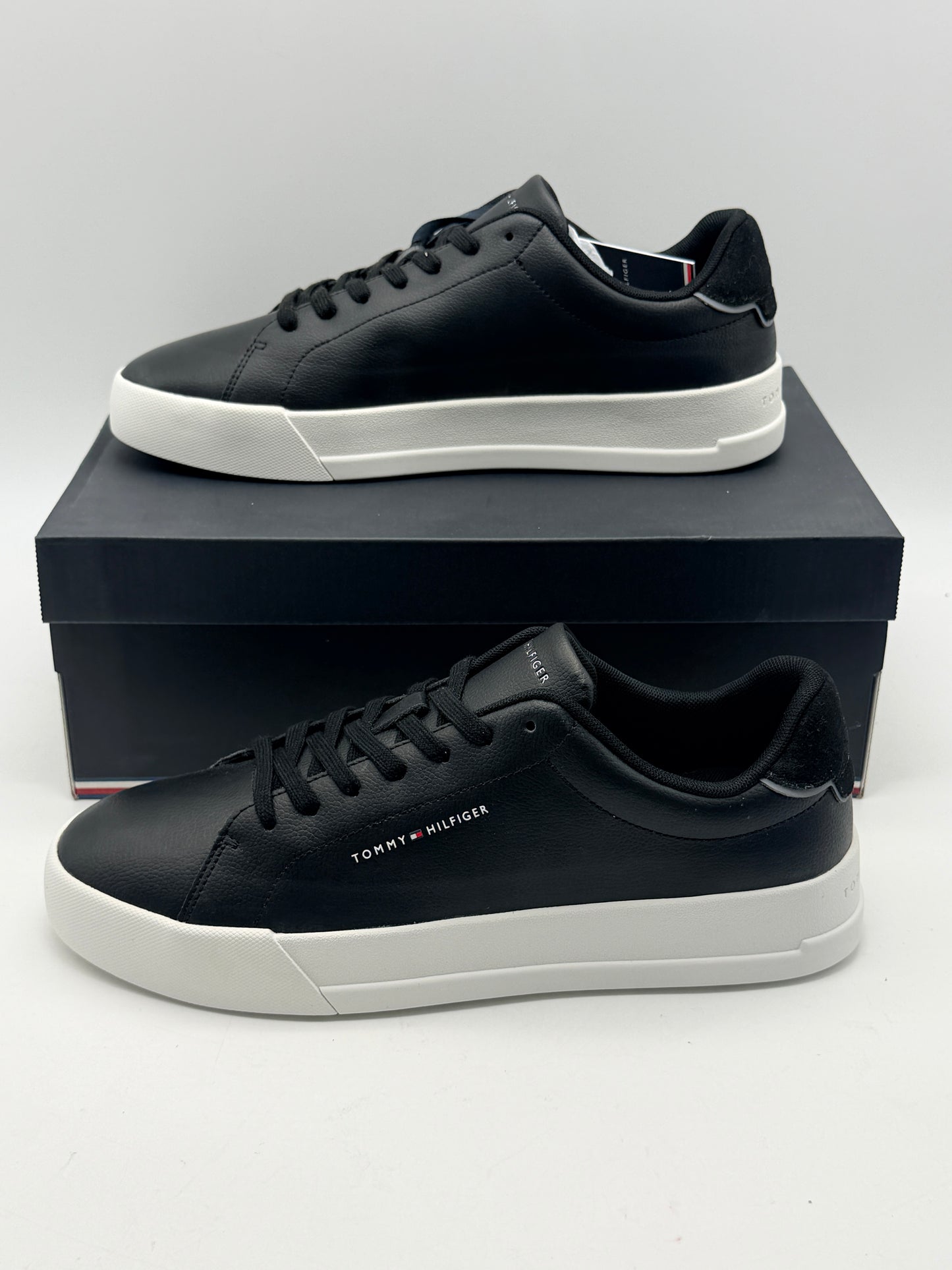 TOMMY HILFIGER
Baskets Court Leather Detail Essential Black