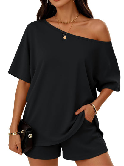 Ensemble "Serenity-Chic" – Duo T-shirt Col Incliné & Short Loungewear