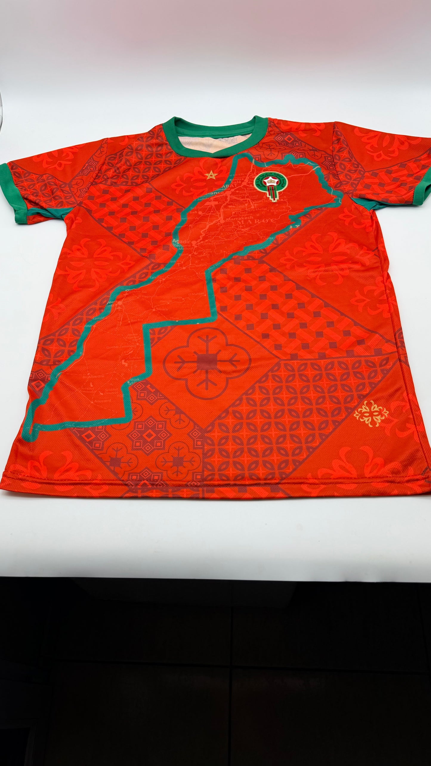 Maillot du Maroc rouge taille L ( taille petit (S) )