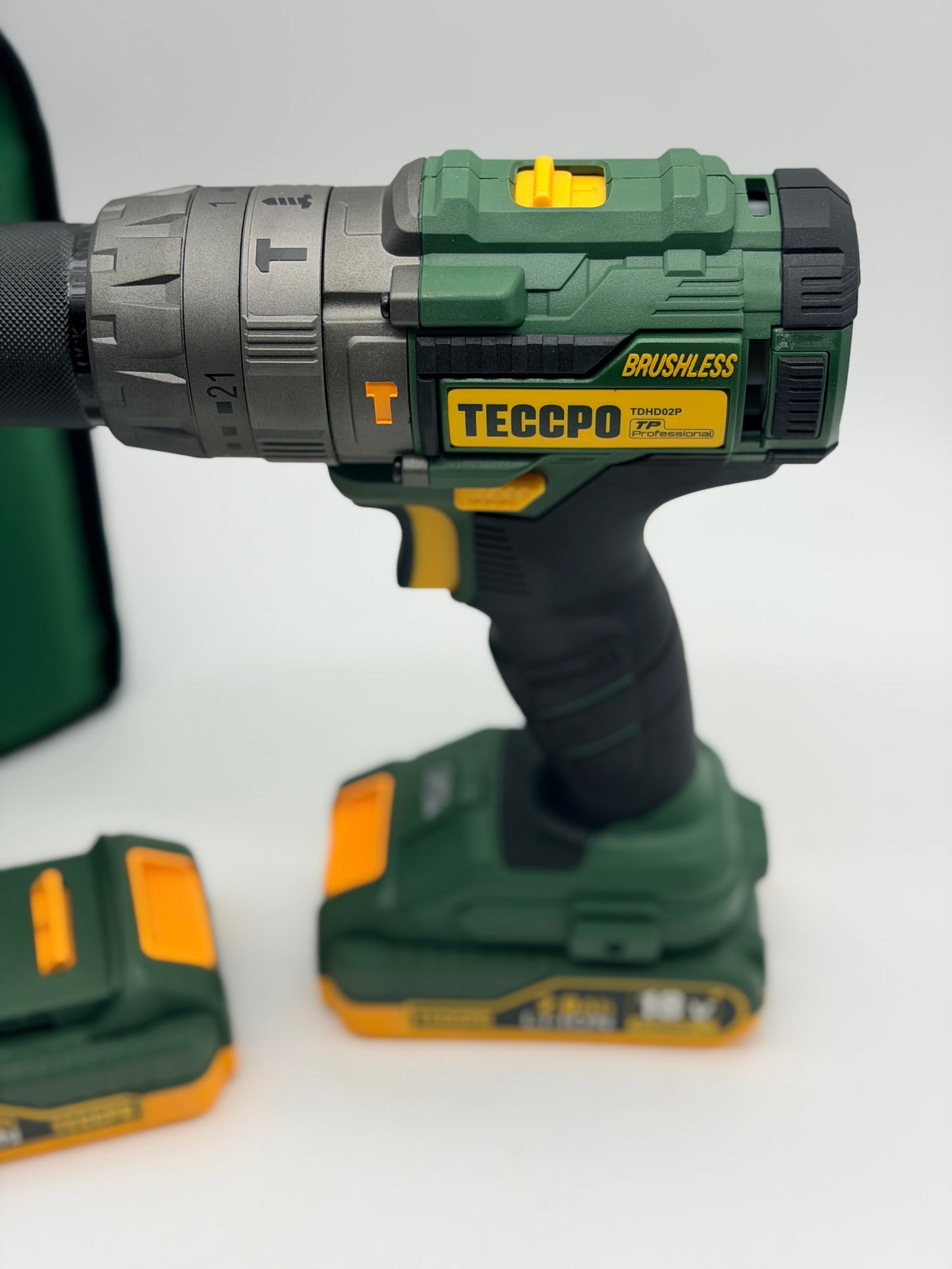 TECCPO Perceuse Visseuse sans Fil Brushless, 18V Perceuse a Percussion(60Nm), 30min Rapide Chargeur, 2×2.0Ah Batteries, 13mm Mandrin, 2 Vitesses (0-550/2000 tr/min), 35pcs Gratuit Accesoires-TDHD02P
