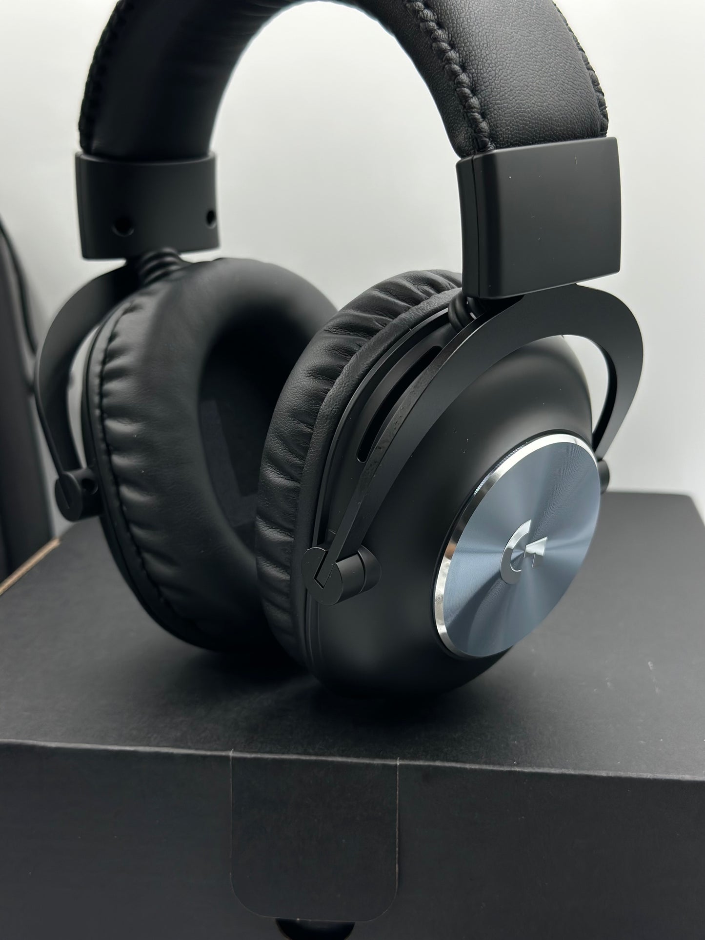 Logitech G PRO Casque Gamer Over-Ear, Transducteurs PRO-G 50mm, Aluminium, Acier et mousse à mémoire de fome, Confortable et Durable, pour les jeux Esports, PC / PS / Xbox / Nintendo Switch - Noir