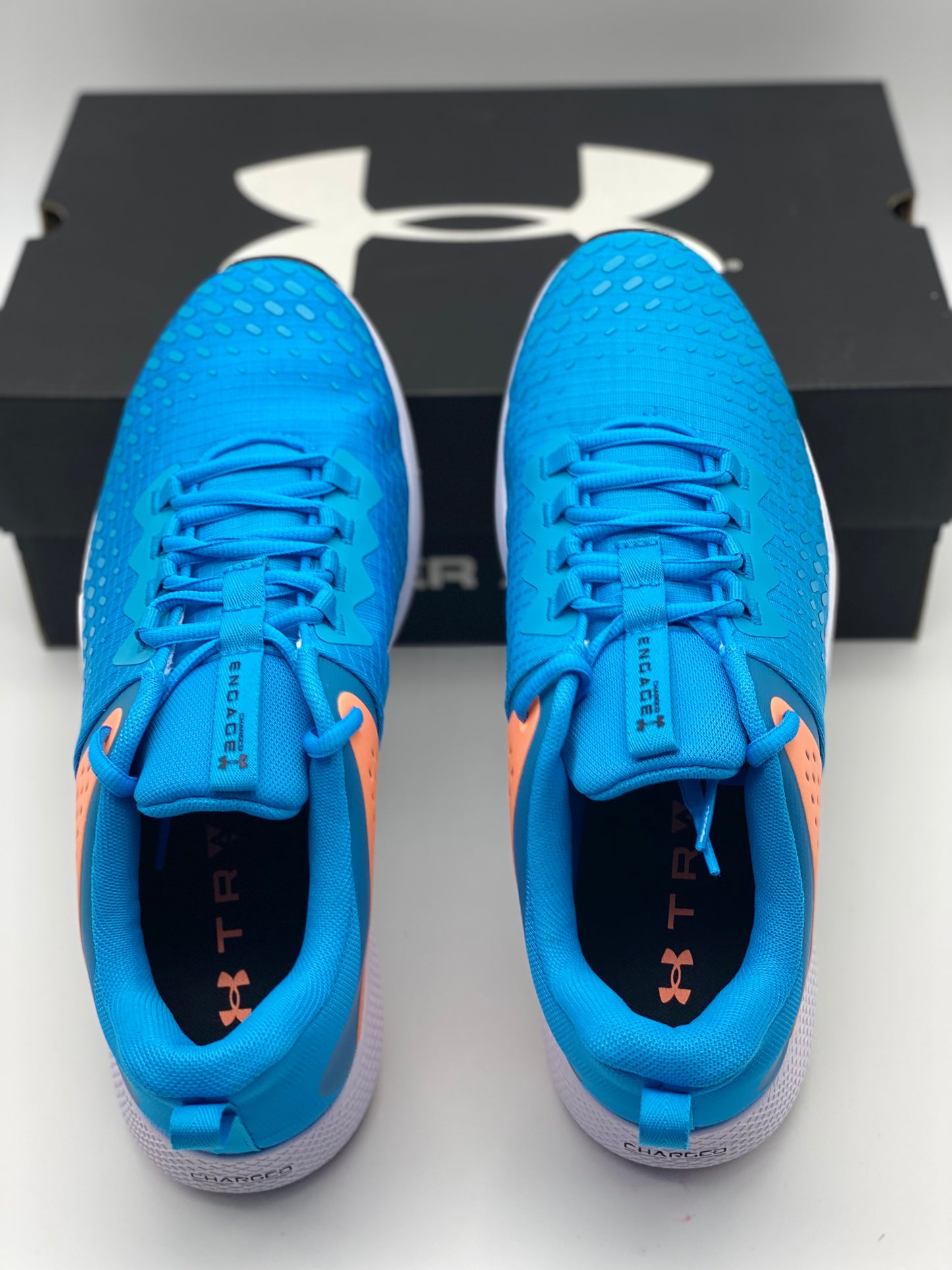 Chaussures d'entraînement UA pour hommes neuves et authentique taille 44