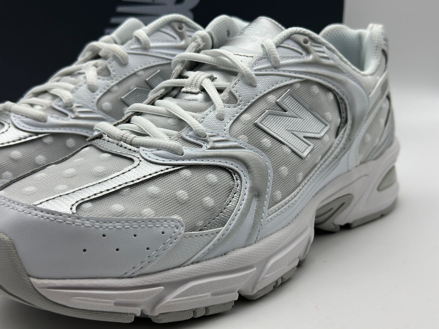 New Balance 530 Gris Argent taille 43