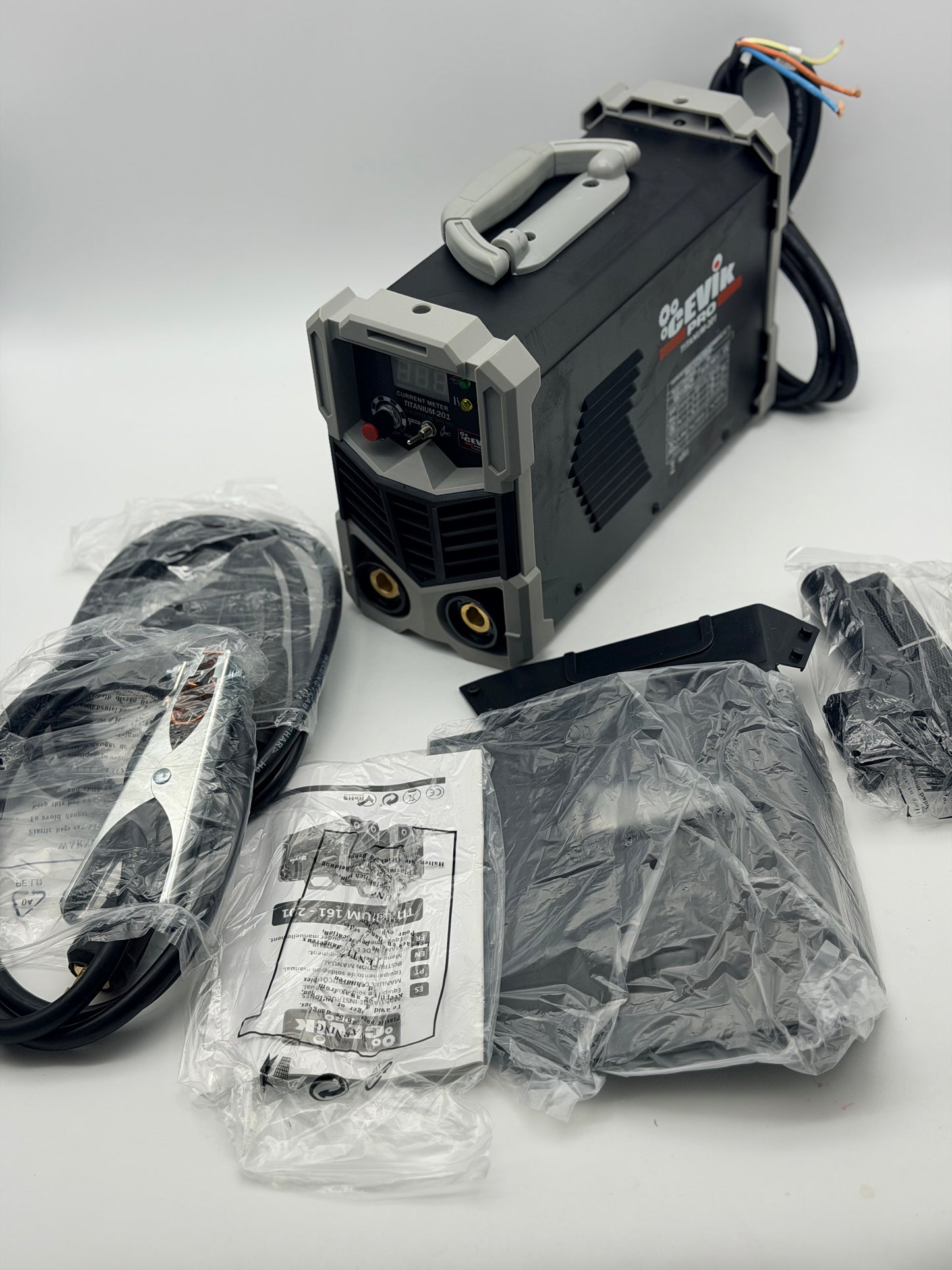 Poste a soudés Cevik Pro CE TITANIUM201 Equipement de Soudage Inverter MMA 200A Professionnel