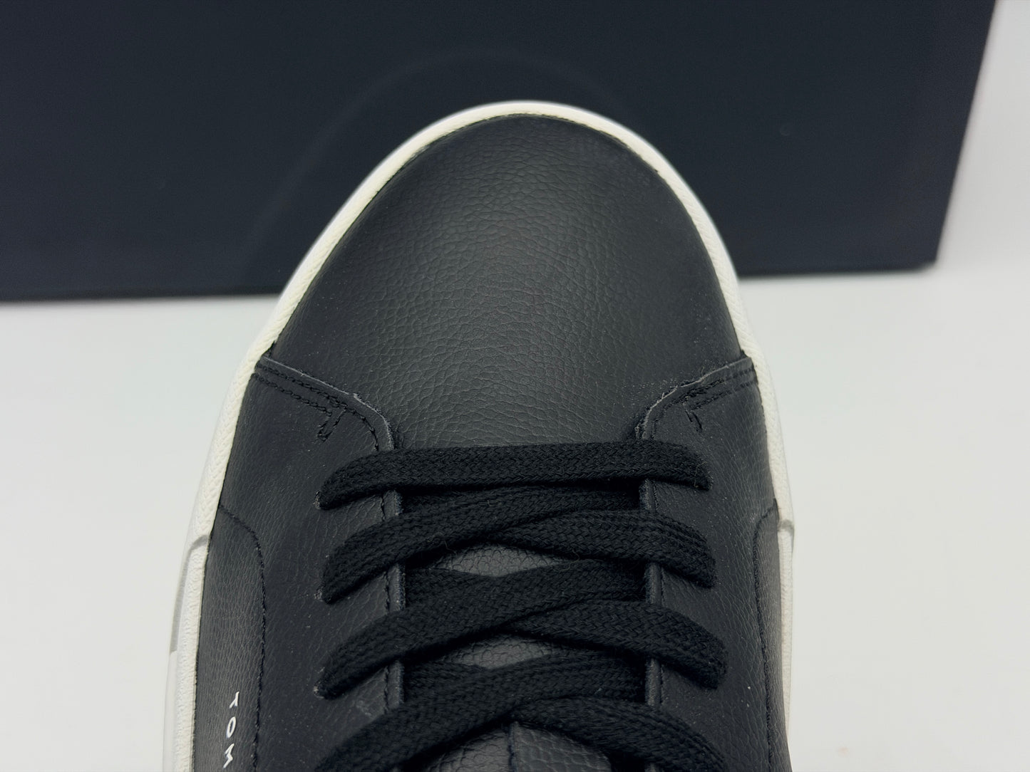 TOMMY HILFIGER
Baskets Court Leather Detail Essential Black