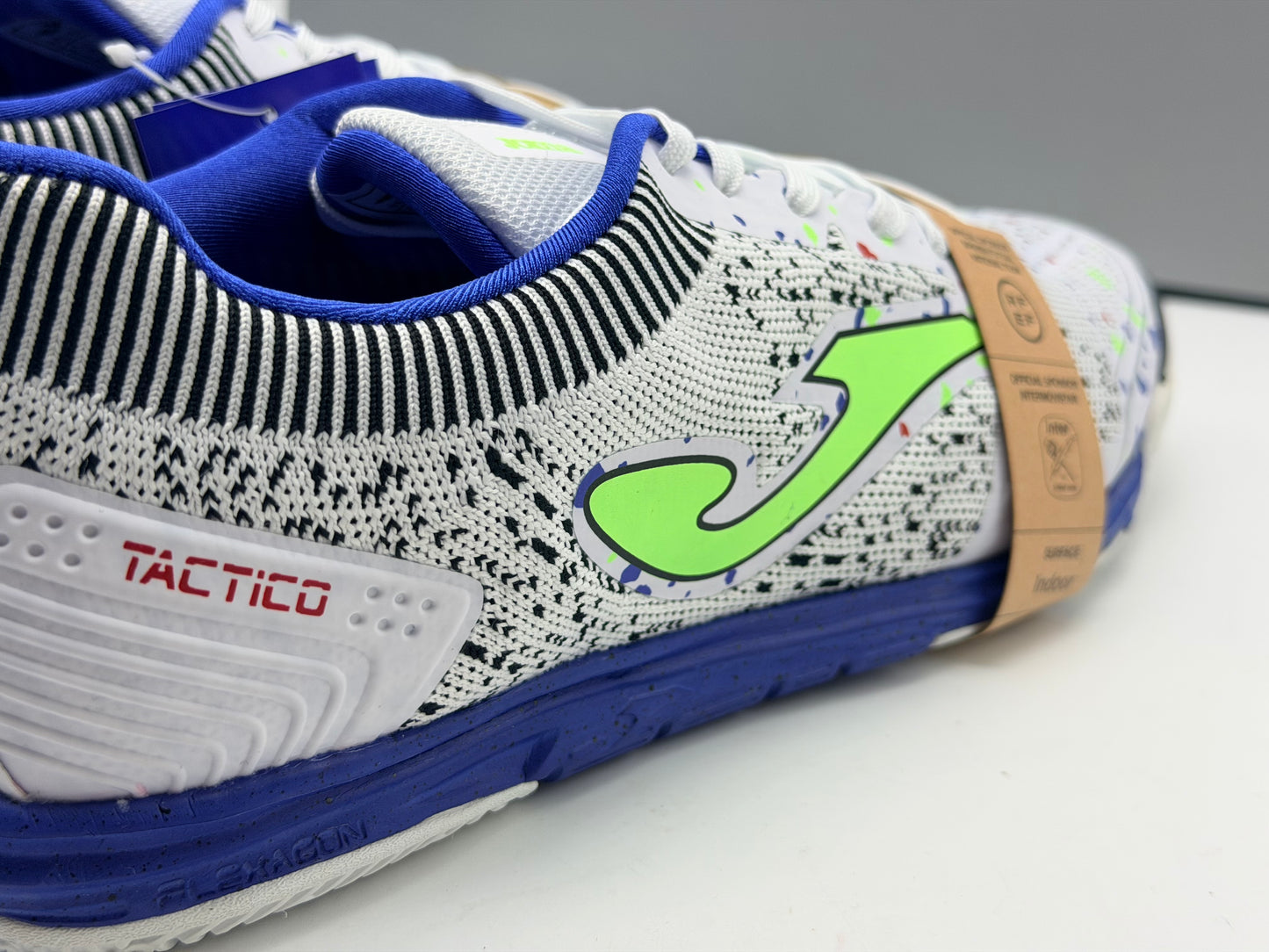Chaussures de futsal JOMA TACTICO IN - BLANC BLEU/JAUNE FLUO