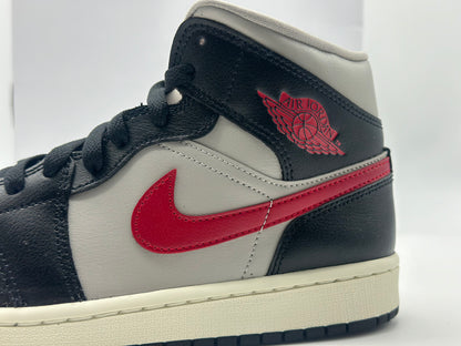 Baskets Nike Air Jordan - Noir, gris universitaire et rouge sport neuves et authentique taille 40,5