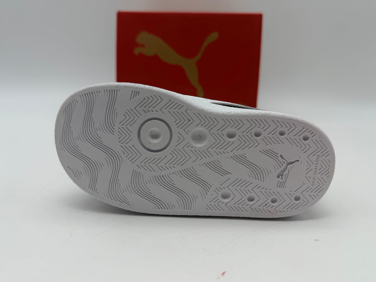 PUMA Mixte bébé Club II V INF Sneaker, Black White Gold, 21 EU