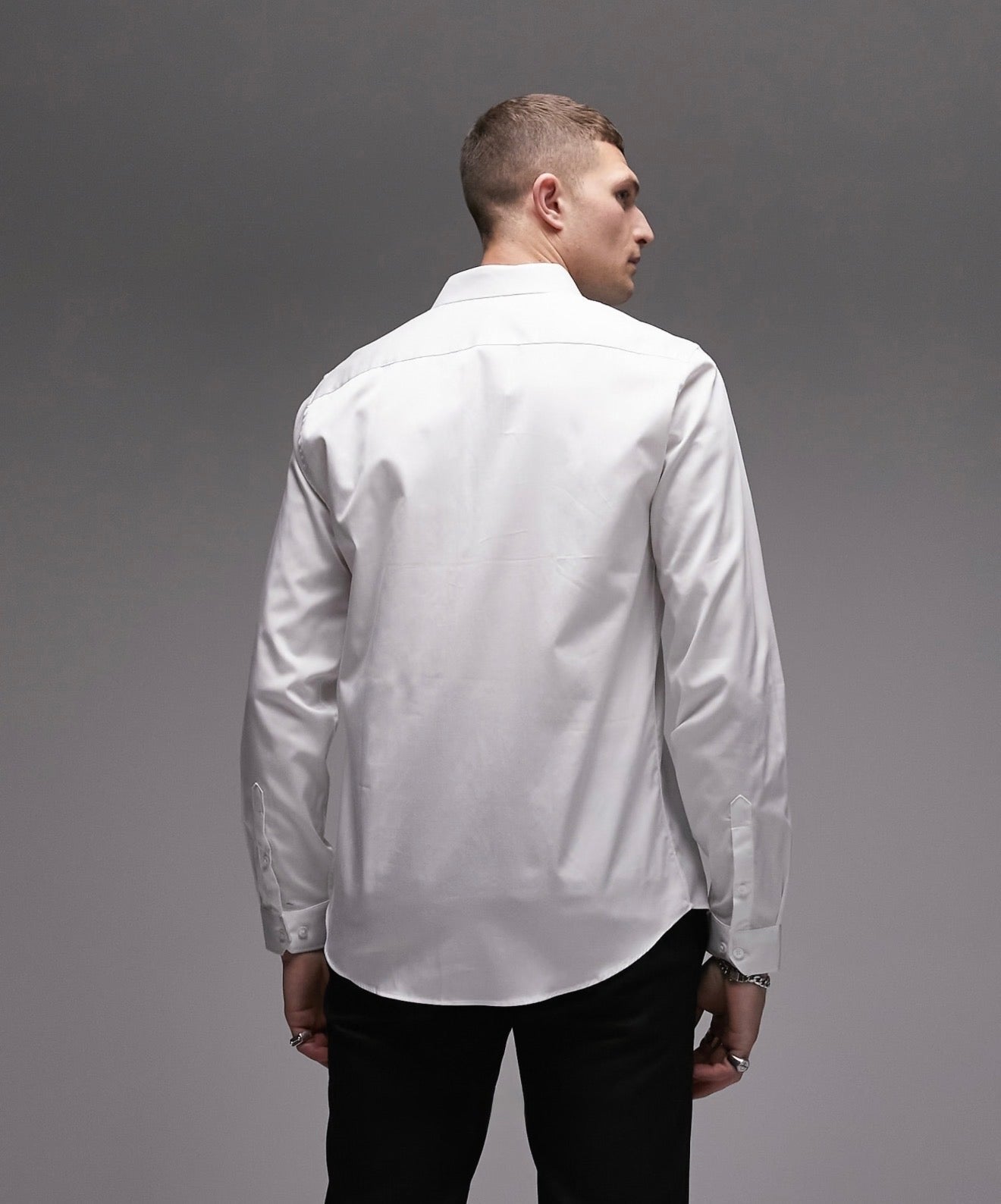 Topman - Chemise cintrée en satin à manches longues - Blanc