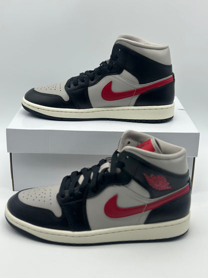 Baskets Nike Air Jordan - Noir, gris universitaire et rouge sport neuves et authentique taille 40,5