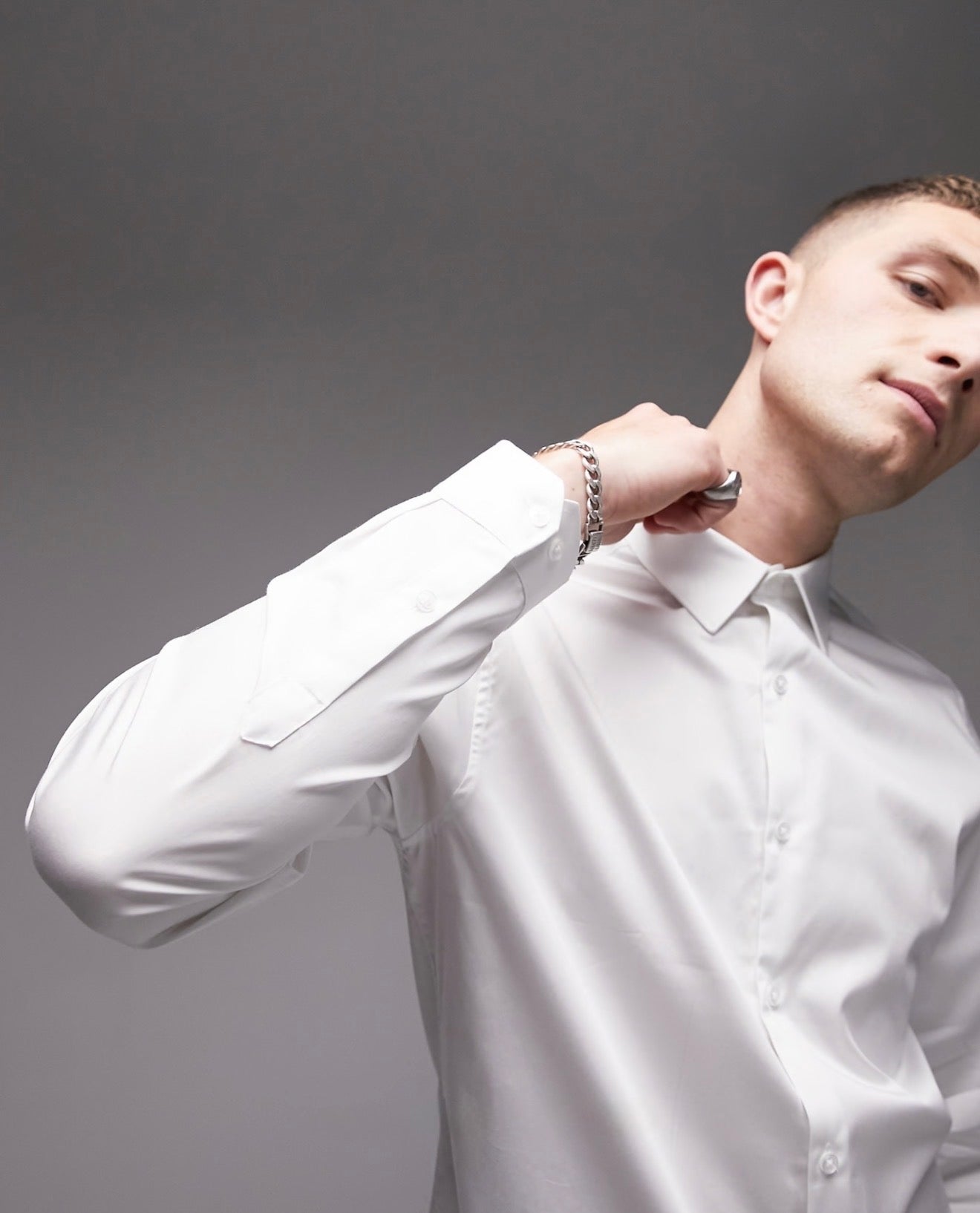 Topman - Chemise cintrée en satin à manches longues - Blanc