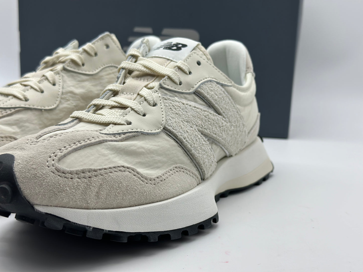 NEW BALANCE
Baskets 327 Off White