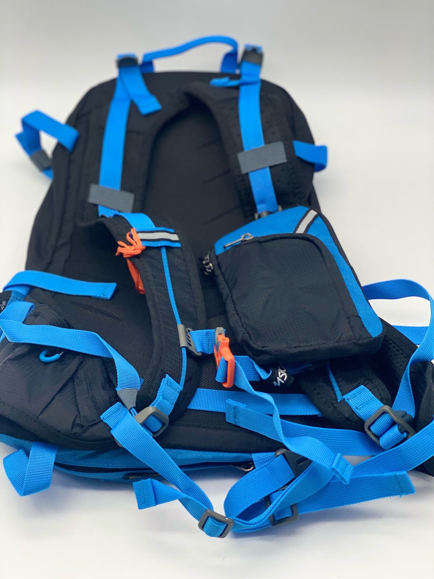 Sac à dos 20L Résistant à l'eau Vélo Sac Pack Sports de Plein Air Equitation Voyage Camping Randonnée avec Housse de Pluie Housse de Casque
