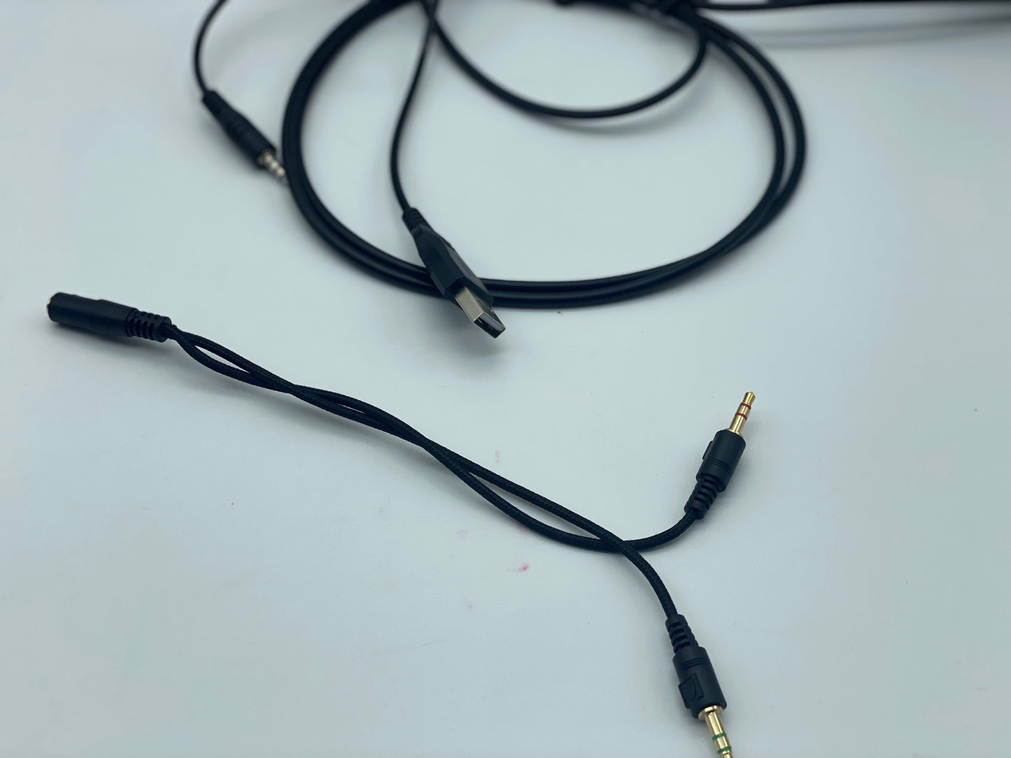 Casque de Jeu, Casque de Jeu Filaire stéréo 3,5 mm avec rétroéclairage Arc-en-Ciel RVB, Son Surround de Casque Professionnel et Microphone à réduction de Bruit, pour PS4 / Xbox One/Mac/PC (Noir)