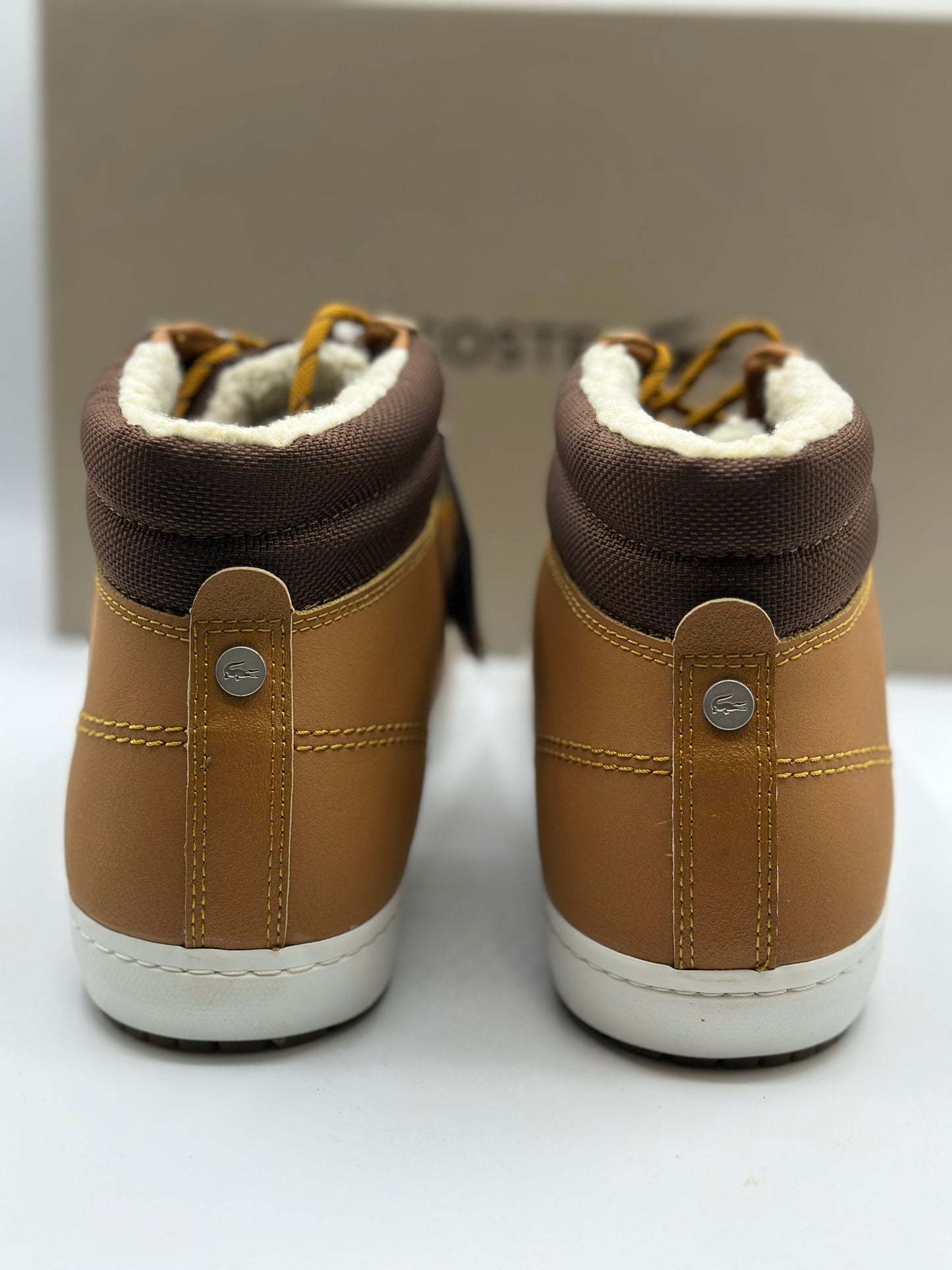 LACOSTE
STRAIGHT SETTHER
MARRON GOMME