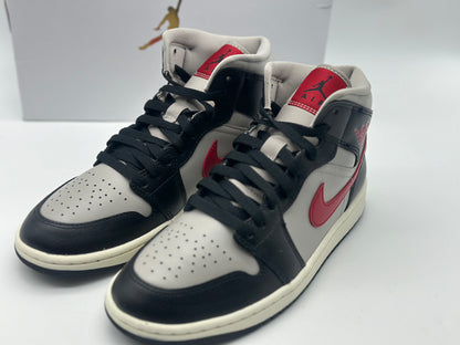 Baskets Nike Air Jordan - Noir, gris universitaire et rouge sport neuves et authentique taille 40,5