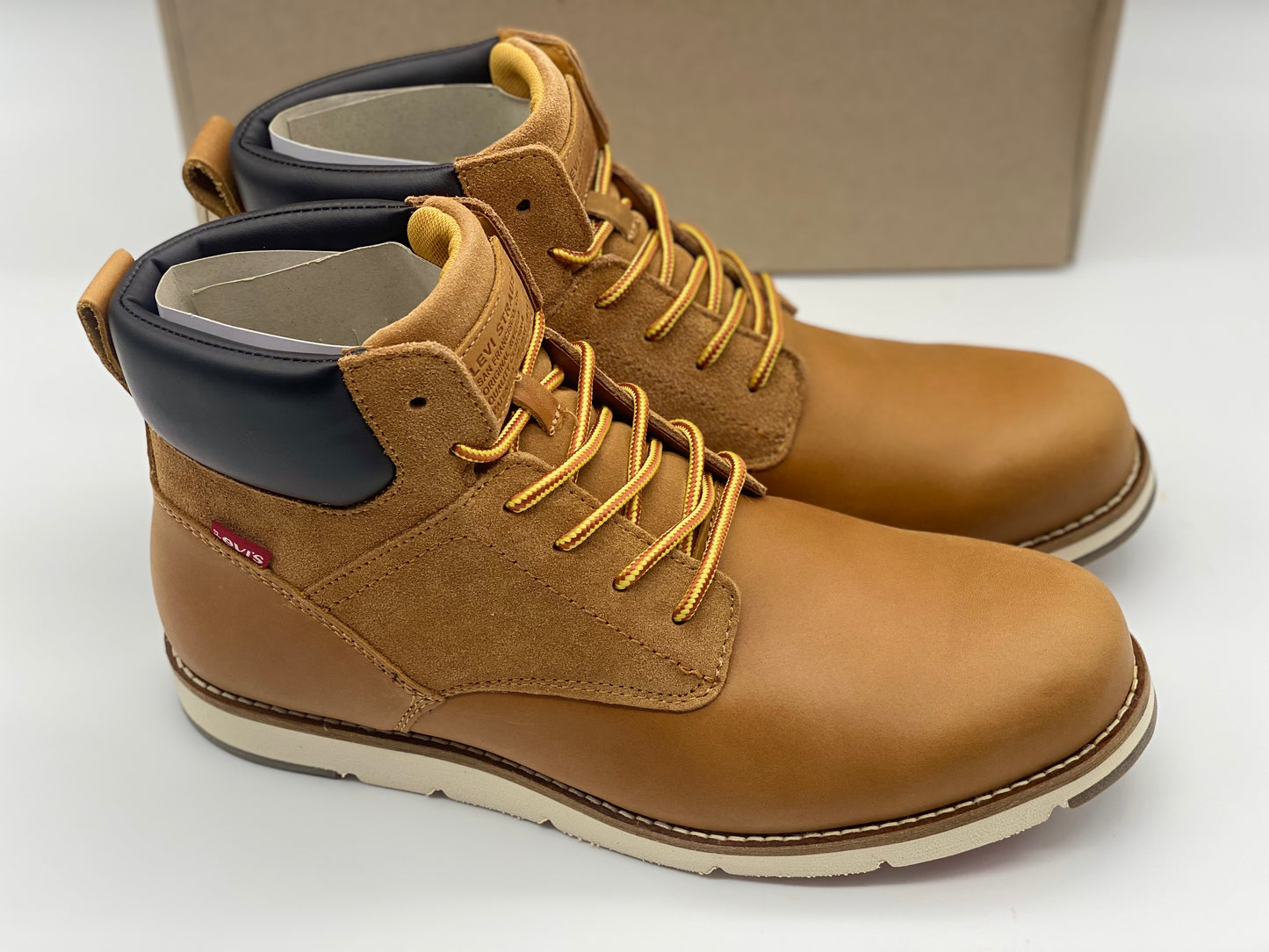 Chaussures montantes LEVI’S taille 44 neuves et authentique