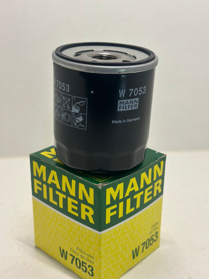 MANN-FILTER W 7053 Filtre à huile - VÉHICULE DE TOURISME + UTILITAIRES MANN-FILTER W 7053 Filtre à huile
M20x1.5, avec un clapet de non retour, Filtre vissé