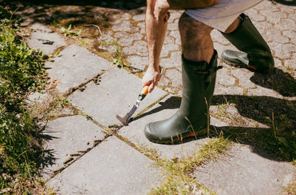 Fiskars Couteau désherbeur pour extirper les mauvaises herbes et la mousse, Longueur : 33,8 cm, Noir/Orange, Acier/Plastique, Xact