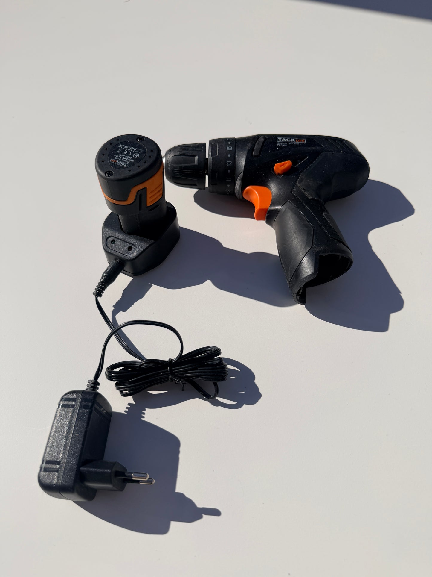 Visseuse Sans Fil Tacklife 12V - Compacte & Ergonomique (Batterie et Chargeur inclus) parfait état ultra compact
