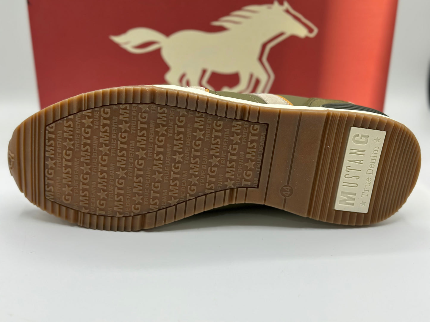 Basket Homme MUSTANG taille 44