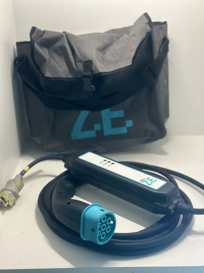CÂBLE DE RECHARGE SUR PRISE DOMESTIQUE T2-E/F MONOPHASÉ 10A RENAULT (très bon État ) d’origine Renault