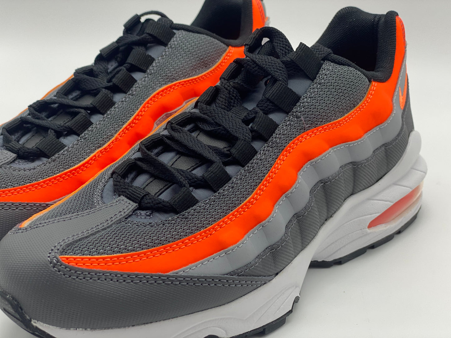 Basket Nike AIR MAX Junior taille 38,5 neuve et authentique