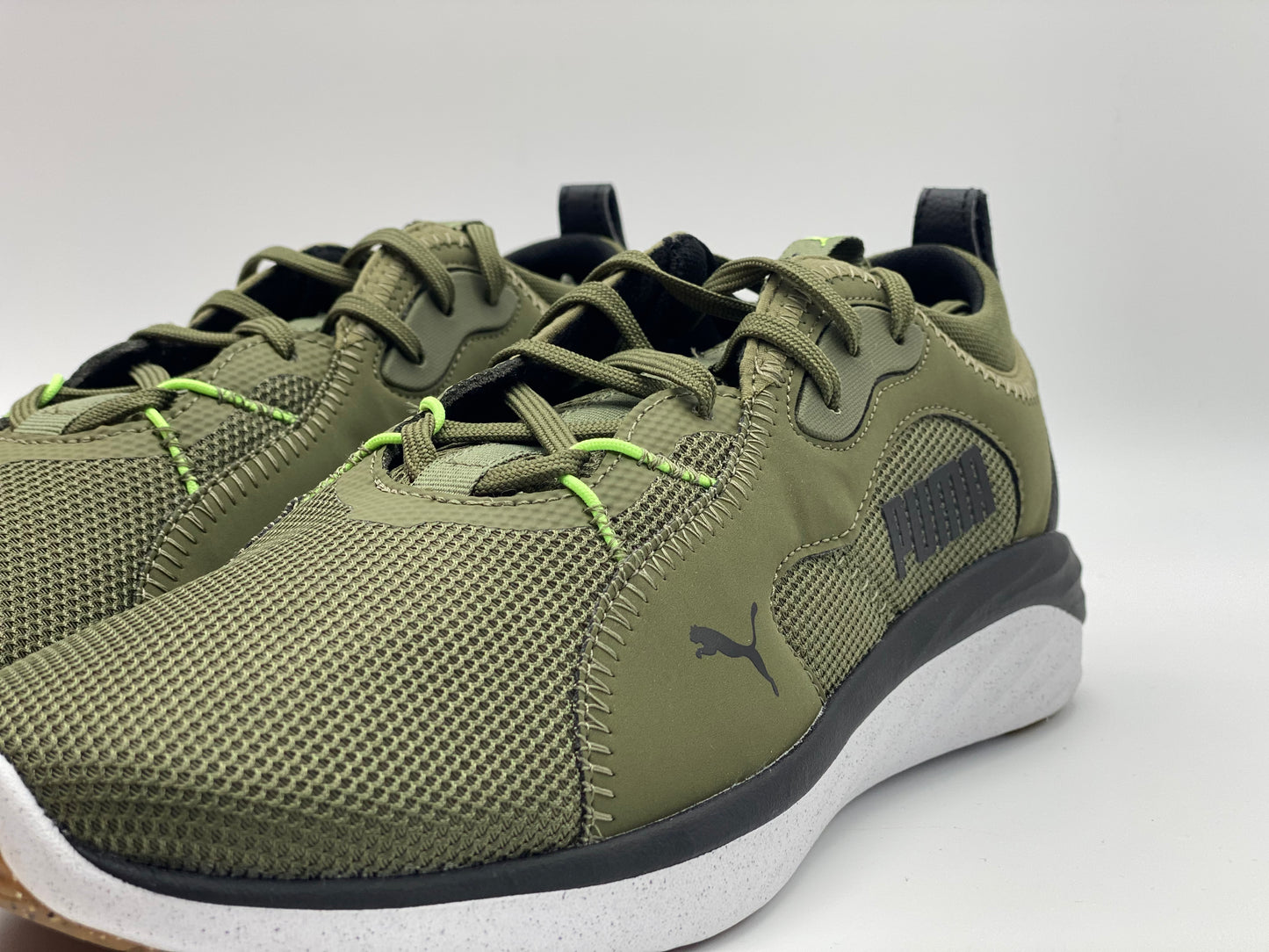 PUMA, Chaussure de Course Homme neuves et authentique taille 42,5