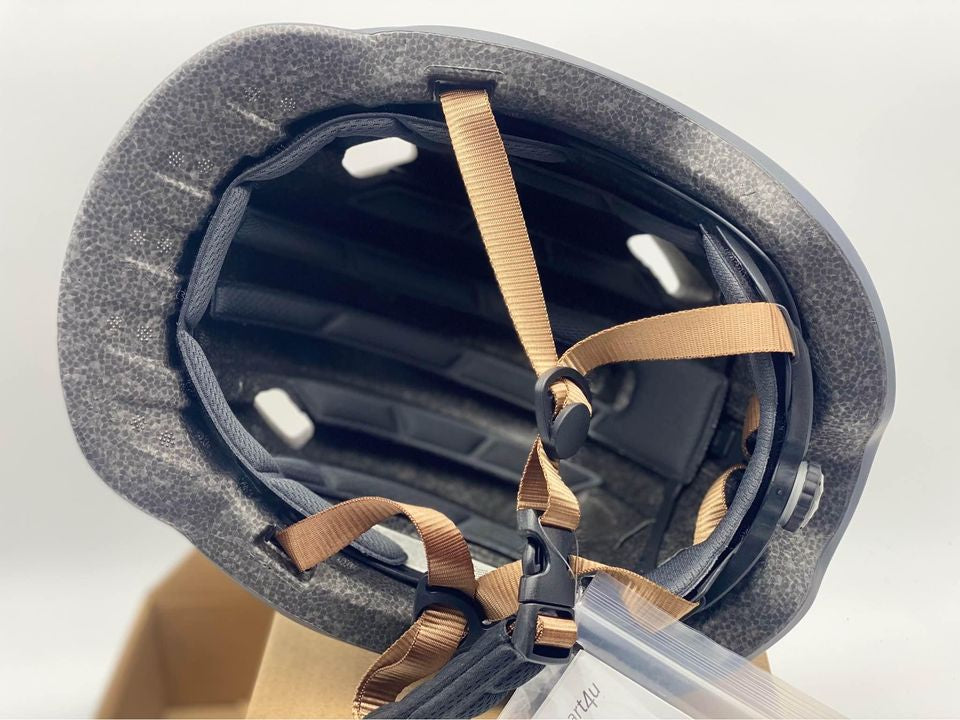 Casque vélo adulte noir mat Taille M avec lumière rechargeable arrière intégrée neuf