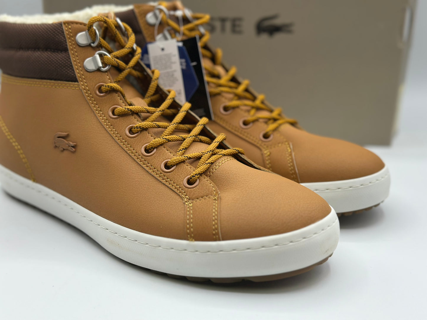 LACOSTE
STRAIGHT SETTHER
MARRON GOMME