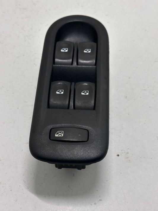 Renault Télécommande Lève-vitre avant gauche compatible Clio Grandtour 82003565418200356541 (utilisé) (id:palnp2757582)