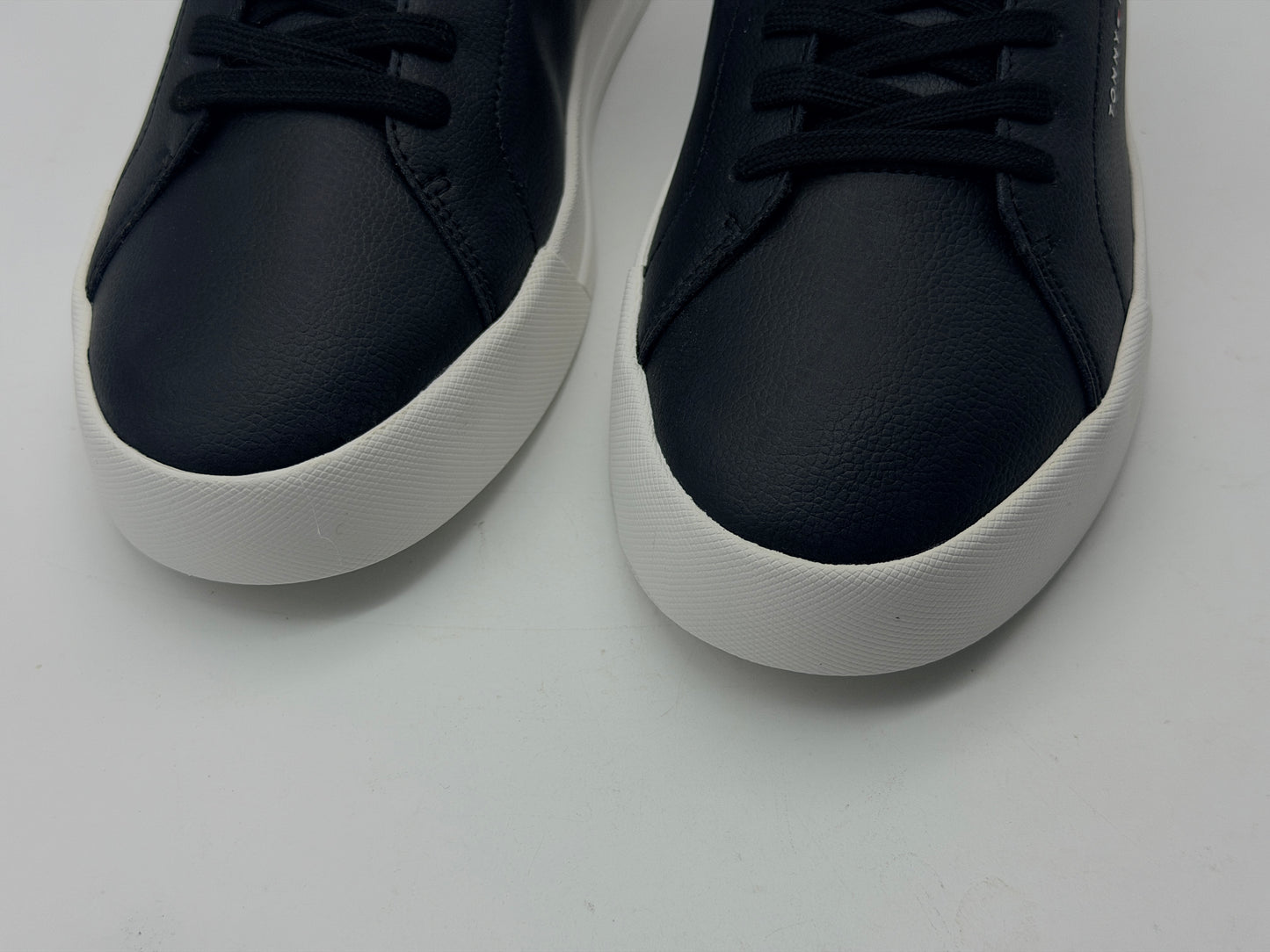 TOMMY HILFIGER
Baskets Court Leather Detail Essential Black