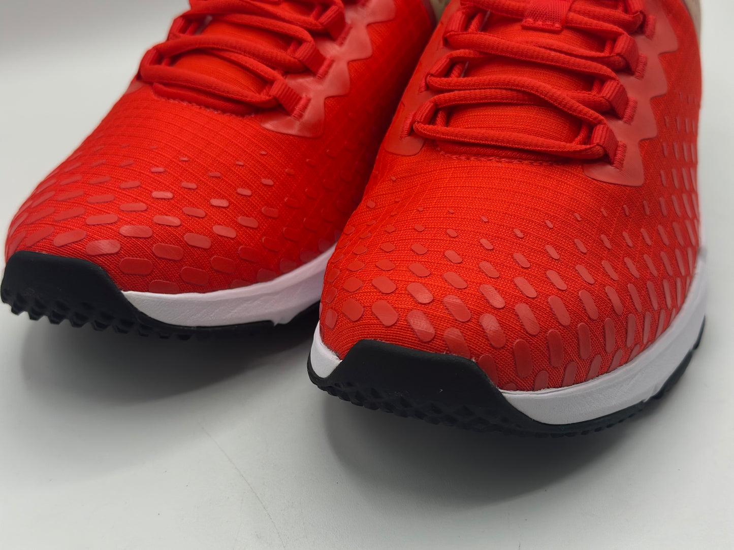 Chaussures d'entraînement UA pour hommes neuves et authentique taille 44
