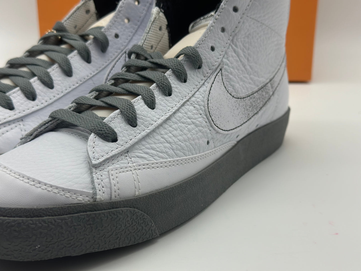 Nike Blazer Mid 77 EMB Hommes Trainers Dv7194 Sneakers Chaussures
 taille 43 - 44