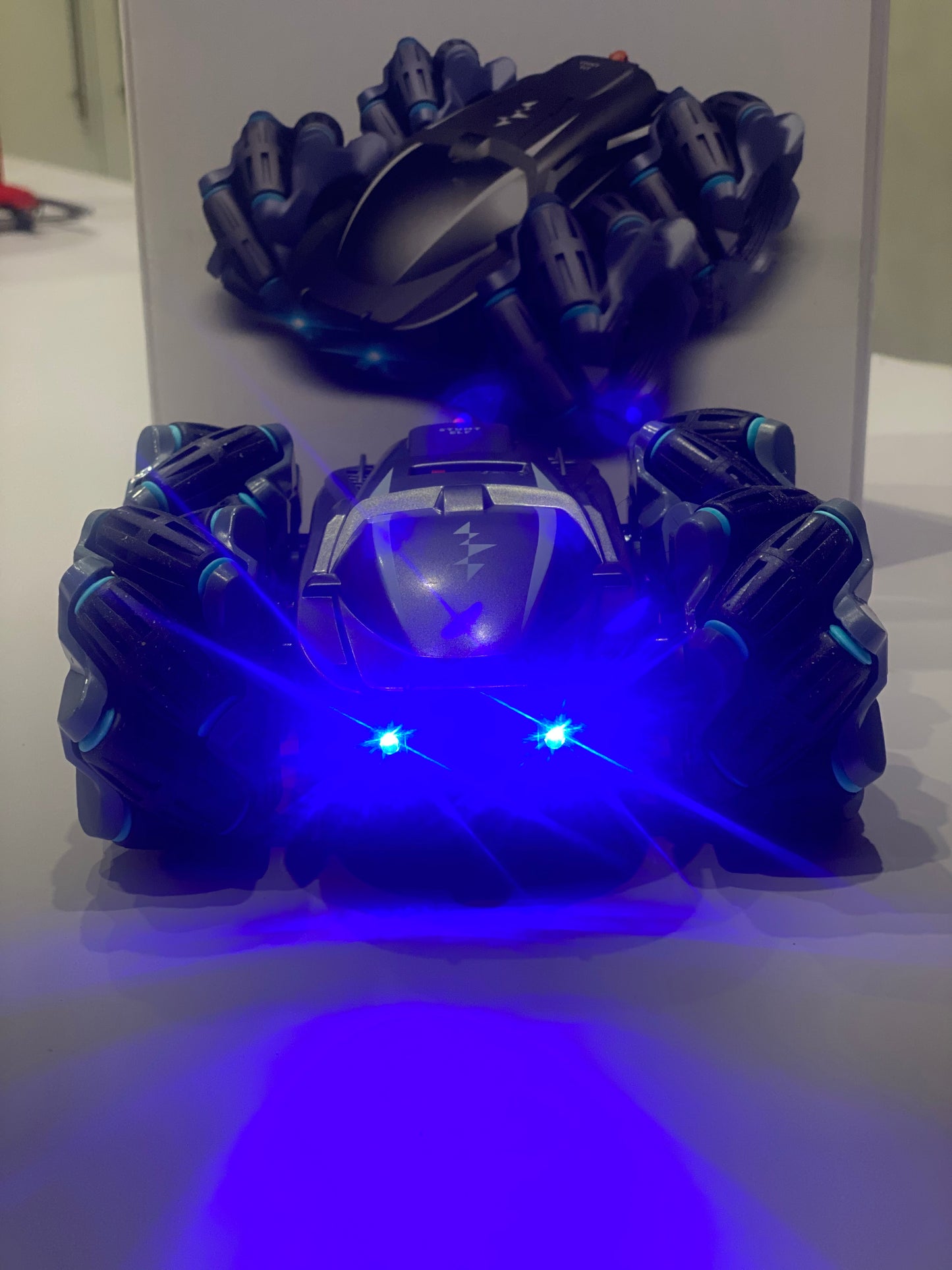 Double Face Stunt Drift Car 2.4Ghz Double Face Stunt Drift RC Car 360 ° Rotation Télécommande Stunt Drift Car 500mAh En Stock ABI