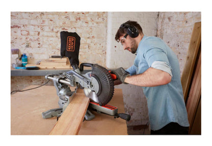 Scie à onglet Black+Decker d'une puissance de 1600 Watts pouvant couper jusqu'à 305 mm neuf
