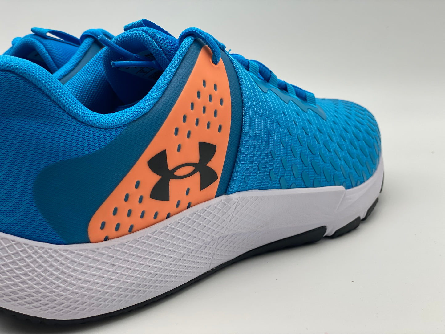 Chaussures d'entraînement UA pour hommes neuves et authentique taille 44