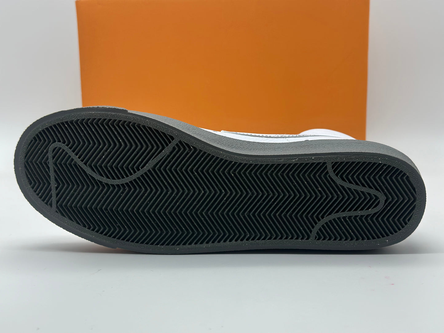 Nike Blazer Mid 77 EMB Hommes Trainers Dv7194 Sneakers Chaussures
 taille 43 - 44