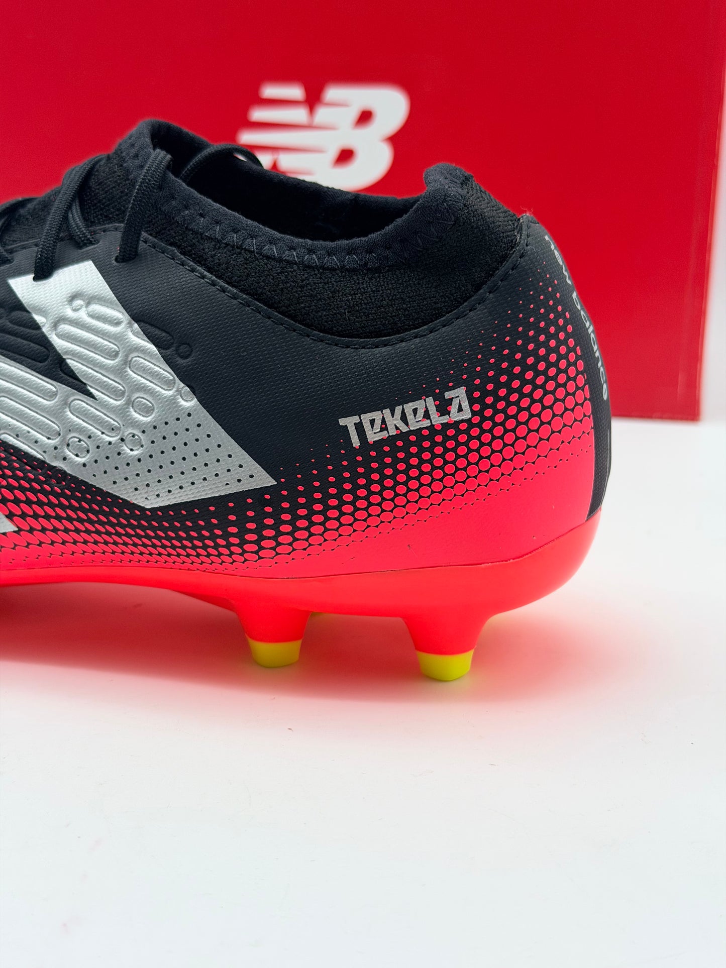 Crampons new balance TEKELA MAGIQUE FG V4+ chaussures