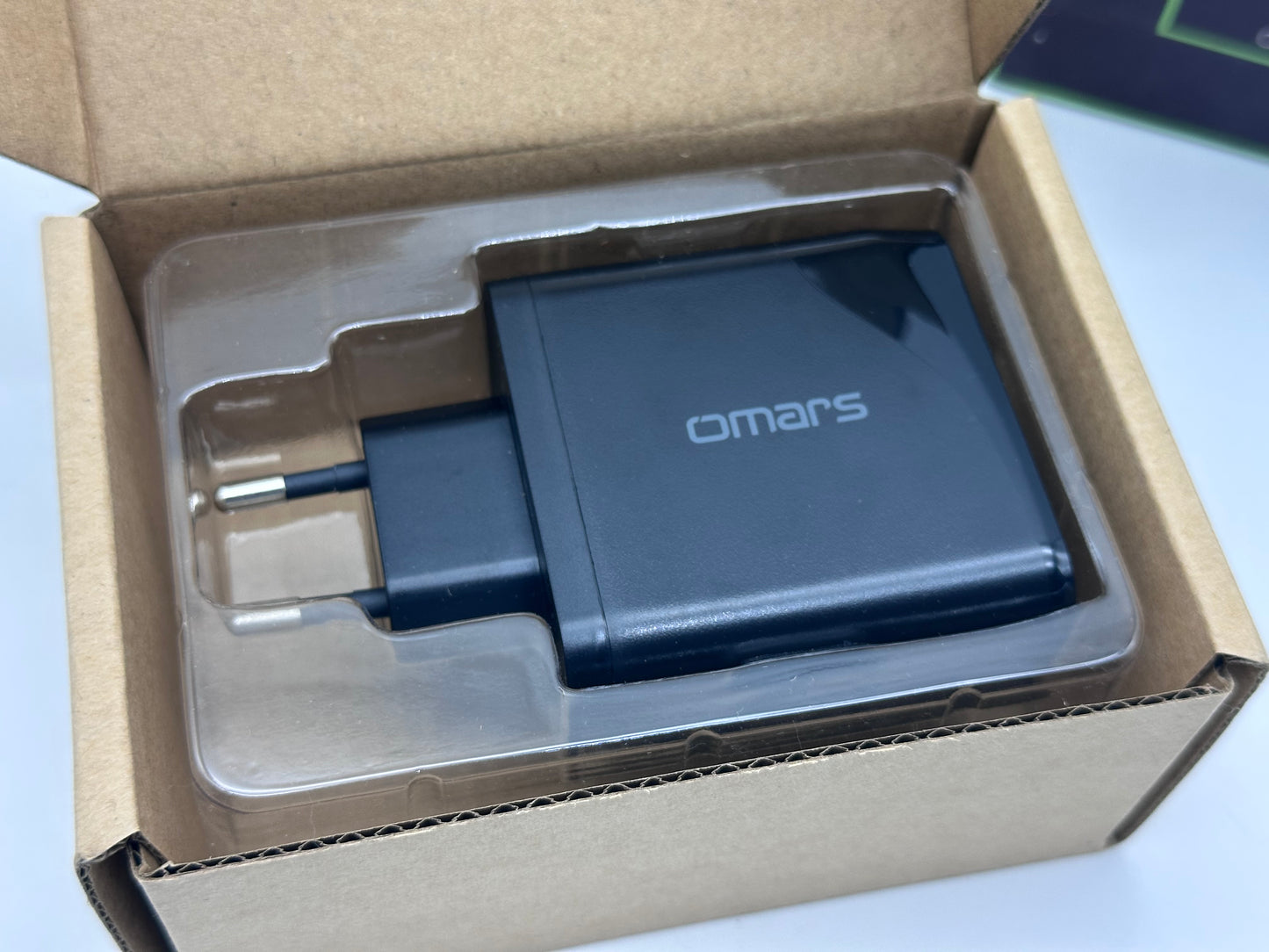 Omars Chargeur USB Secteur 30W, 1 x USB Quick Charge 3.0 & 2 x USB 5V 2.4A Total, Chargeur Mural Universel pour Samsung Galaxy S8 S8+ Note 8, HTC 10, LG G5 G6 Charge Rapide, iPhone X 8 8 Plus (Noir)