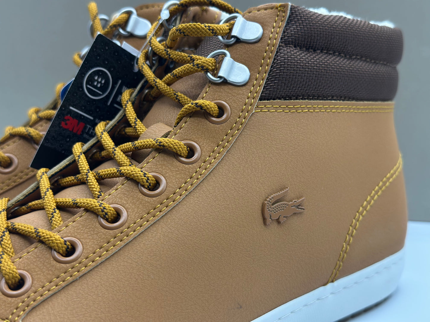 LACOSTE
STRAIGHT SETTHER
MARRON GOMME