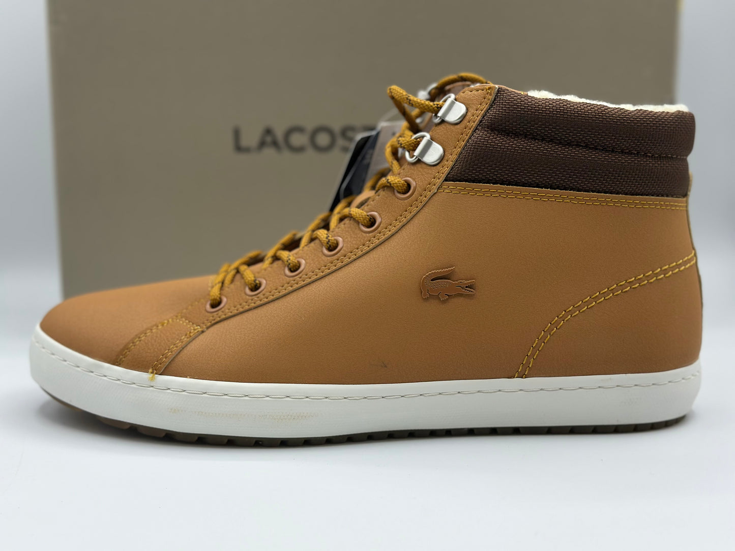 LACOSTE
STRAIGHT SETTHER
MARRON GOMME