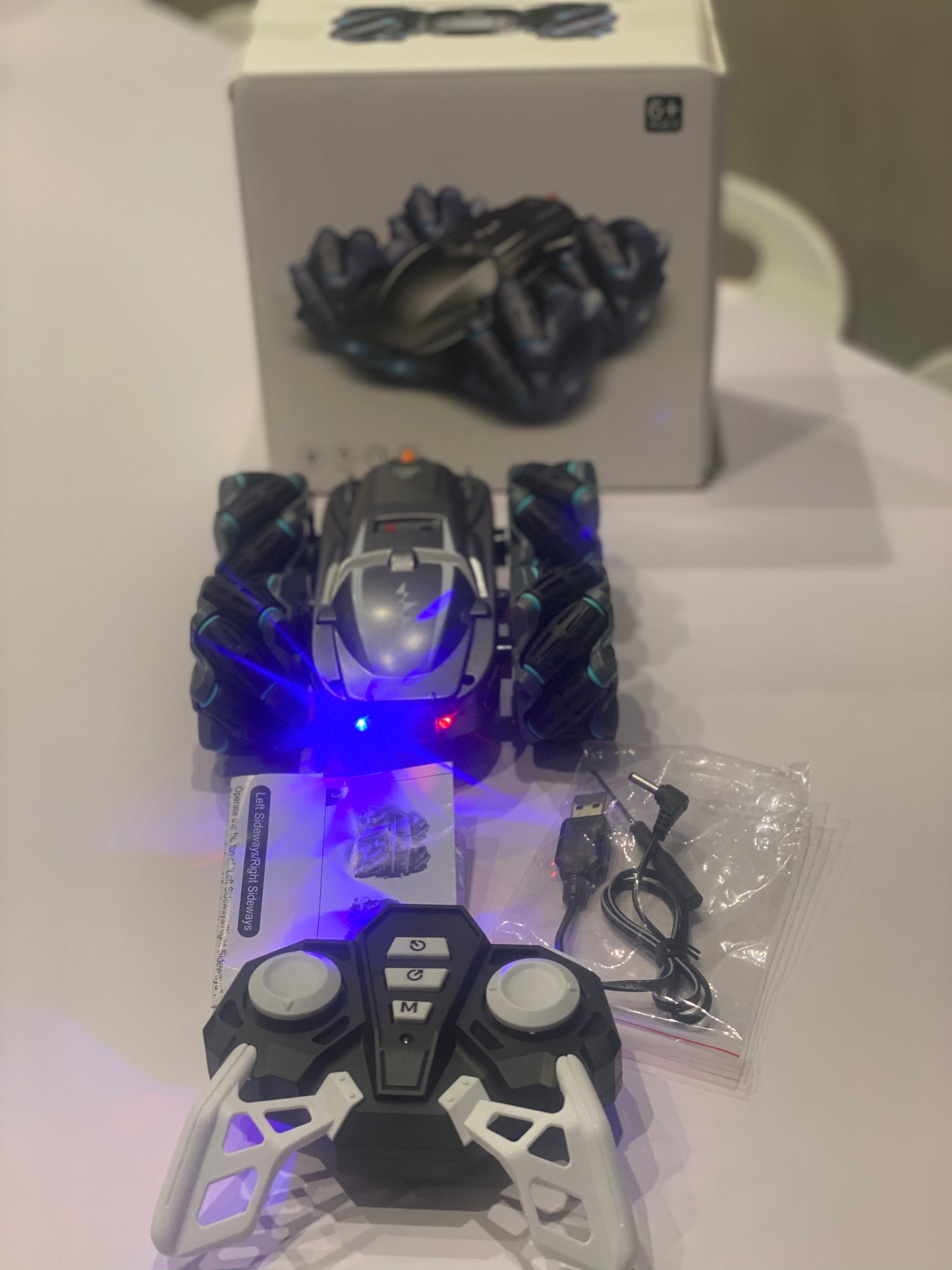 Double Face Stunt Drift Car 2.4Ghz Double Face Stunt Drift RC Car 360 ° Rotation Télécommande Stunt Drift Car 500mAh En Stock ABI